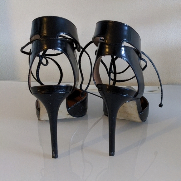 Black heels - Picture 3 of 4